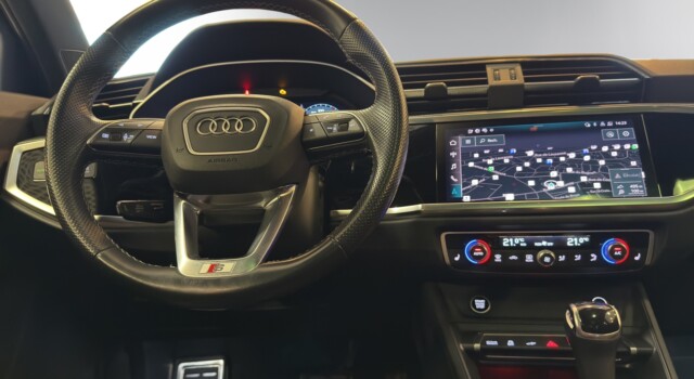AUDI Q3 45 TFSI e S line Attraction S-tronic