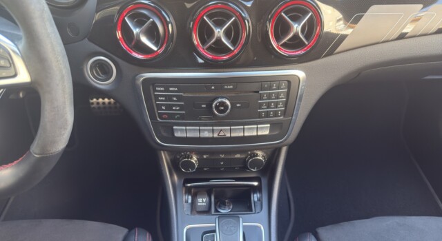 MERCEDES-BENZ CLA 45 AMG 4Matic Speedshift