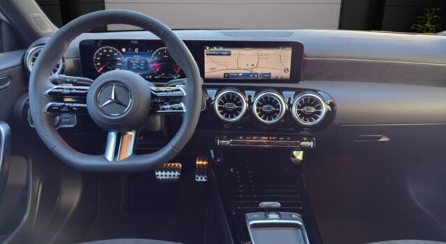 MERCEDES-BENZ A 200 Night Star 7G-DCT