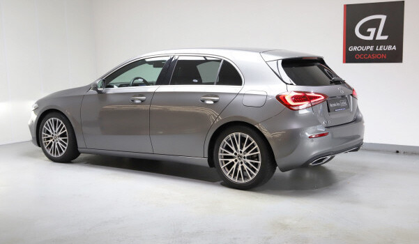 MERCEDES-BENZ A 180 Progressive