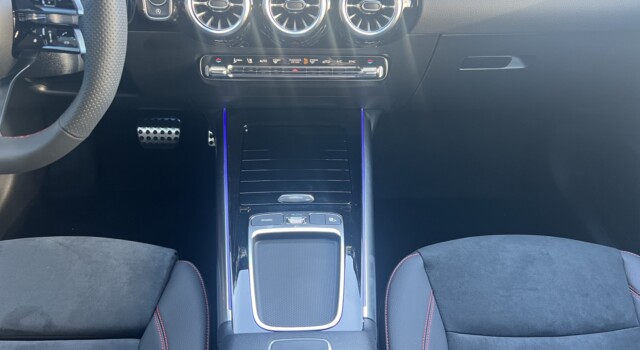 MERCEDES-BENZ GLA 200 Night Star 7G-DCT