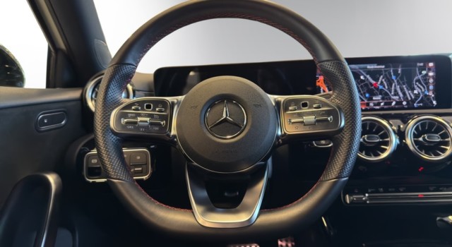 MERCEDES-BENZ A 180 Night Star AMG Line