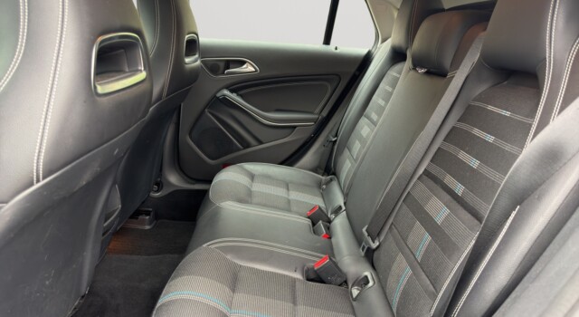 MERCEDES-BENZ CLA 220 Urban 4Matic
