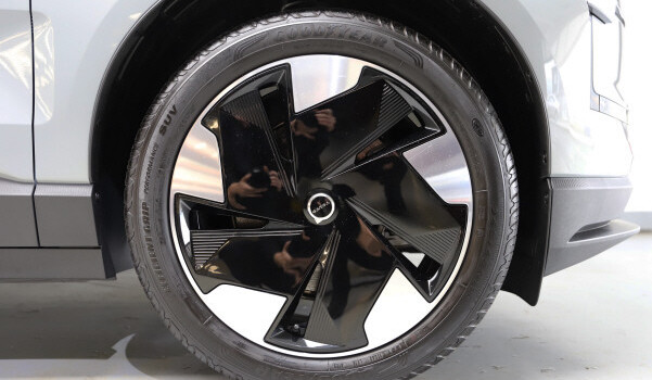 VOLVO EX 30 EX30 E60 69kWh Ext RaPlus