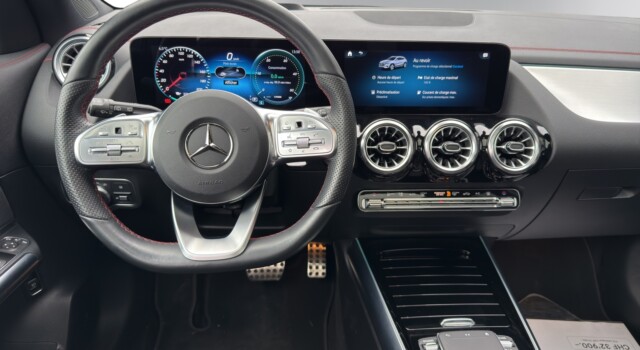 MERCEDES-BENZ EQA 300 AMG Line 4Matic