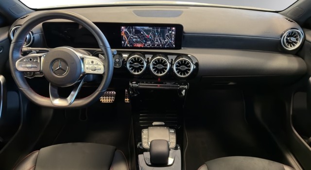 MERCEDES-BENZ A 180 Night Star AMG Line
