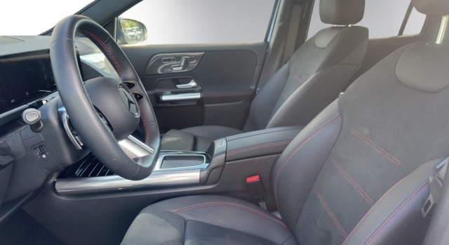 MERCEDES-BENZ GLA 200 Night Star 7G-DCT