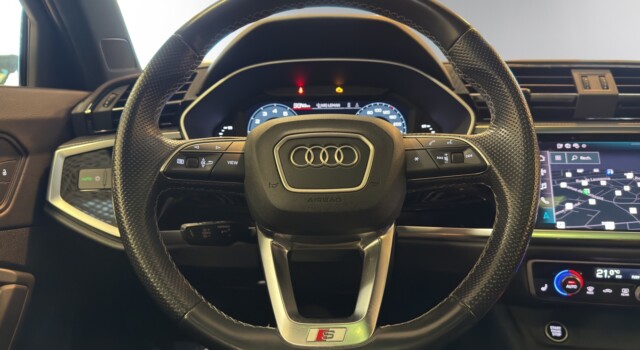 AUDI Q3 45 TFSI e S line Attraction S-tronic