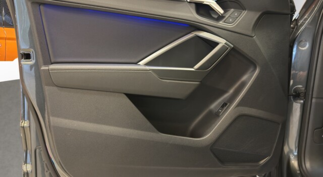 AUDI Q3 SB 35 TFSI S line Attr