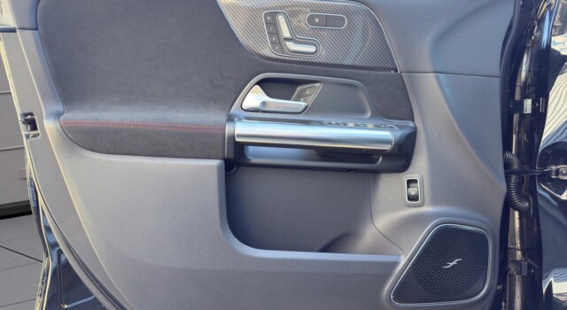 MERCEDES-BENZ GLA 200 7G-DCT