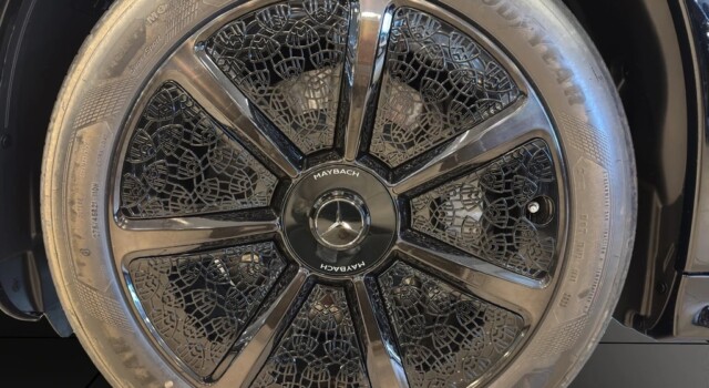 MERCEDES-BENZ EQS SUV 680 Maybach