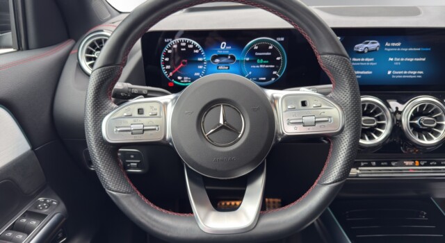 MERCEDES-BENZ EQA 300 AMG Line 4Matic