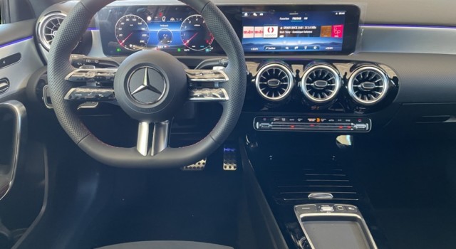 MERCEDES-BENZ A 200 Night Star 7G-DCT