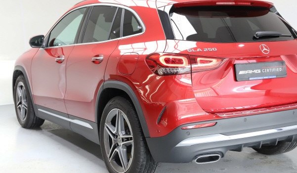 MERCEDES-BENZ GLA 250 AMG Line 4Matic