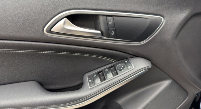 MERCEDES-BENZ CLA 220 Urban 4Matic