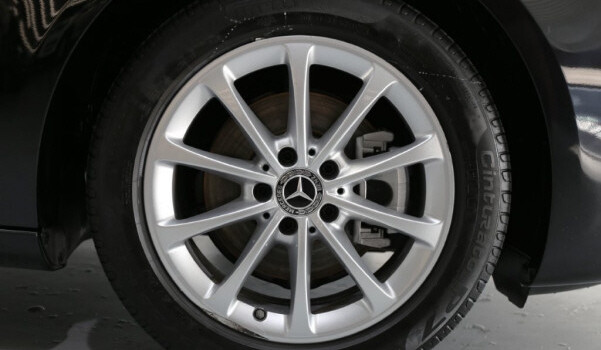 MERCEDES-BENZ A 200 Progressive