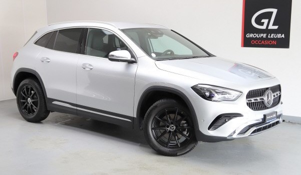 MERCEDES-BENZ GLA 200 Progressive