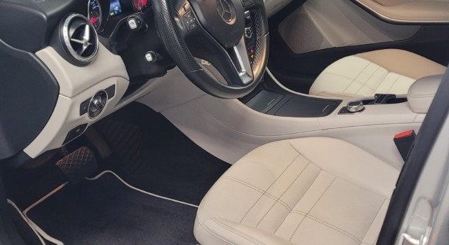 MERCEDES-BENZ GLA 200 Urban 7G-DCT
