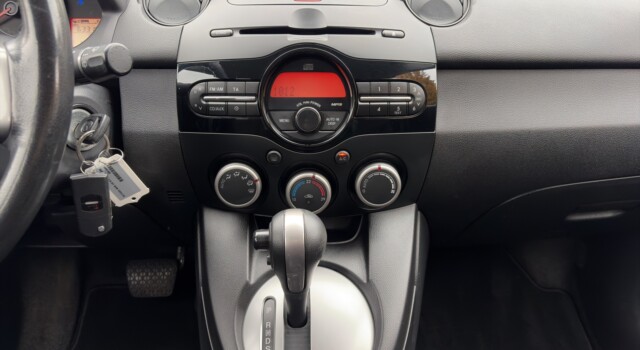 MAZDA 2 1.5i 16V Exclusive Automatic