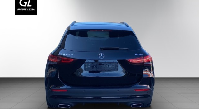 MERCEDES-BENZ GLA 250 AMG Line 4Matic