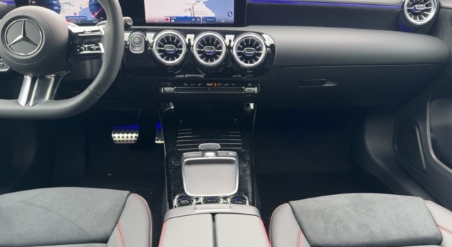 MERCEDES-BENZ A 220 4Matic 8G-DCT