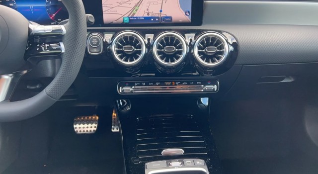 MERCEDES-BENZ A 200 Night Star 7G-DCT
