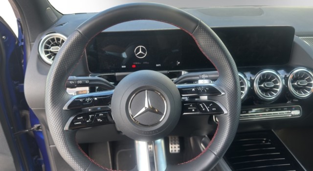 MERCEDES-BENZ GLA 200 Night Star 7G-DCT