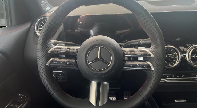MERCEDES-BENZ EQA 350 66,5 kWh 4Matic Excellence