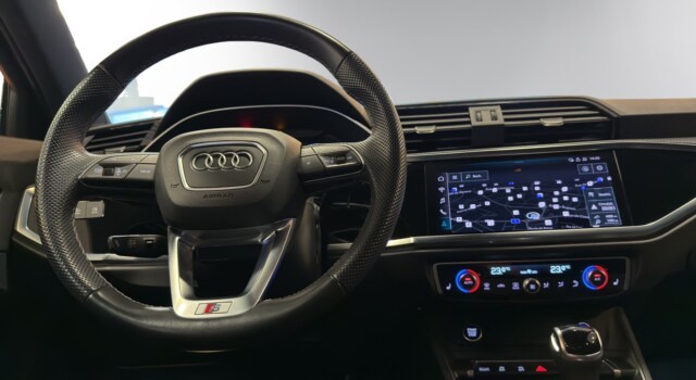 AUDI Q3 SB 35 TFSI S line Attr