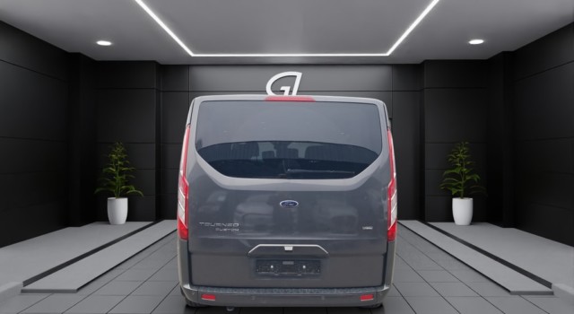 FORD TOURNEO CUSTOM 320 L1H1 Titanium PHEV