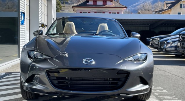 MAZDA MX-5 Skyactiv-G 184 Kazari