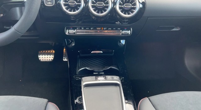 MERCEDES-BENZ A 200 Night Star 7G-DCT