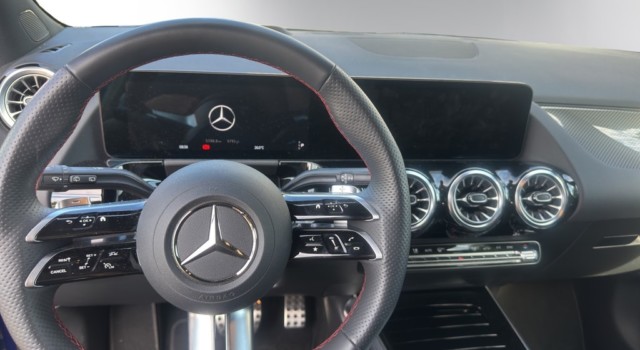 MERCEDES-BENZ GLA 200 Night Star 7G-DCT