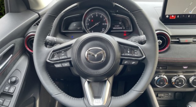 MAZDA 2 SKYACTIV-G 90 Homura Aka Automat