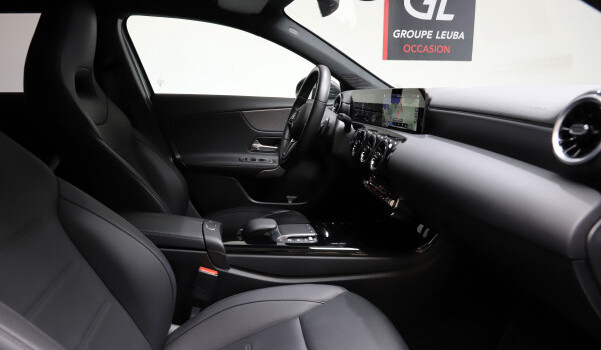 MERCEDES-BENZ A 180 Progressive