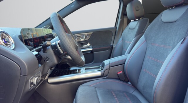 MERCEDES-BENZ GLA 200 7G-DCT