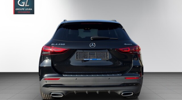 MERCEDES-BENZ GLA 250 AMG Line 4Matic