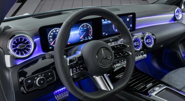 MERCEDES-BENZ CLA 220 4Matic 8G-DCT