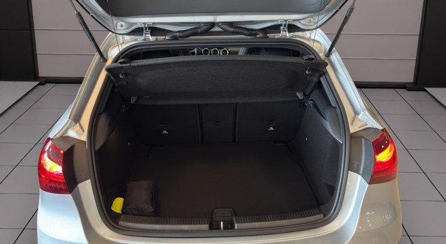 MERCEDES-BENZ A 200 Night Star 7G-DCT