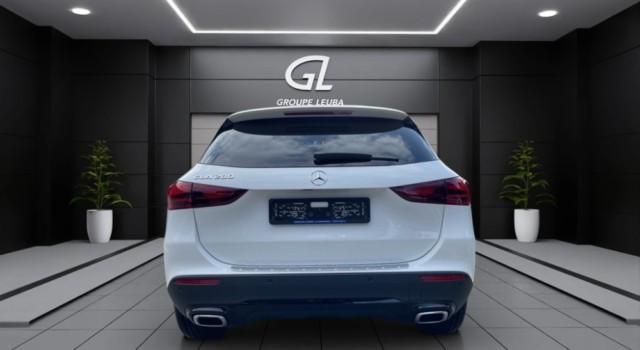 MERCEDES-BENZ GLA 200 Night Star 7G-DCT