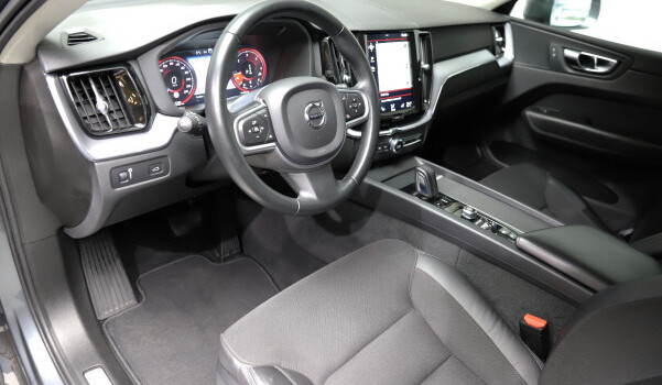 VOLVO XC60 B4 Diesel Mild Hybrid AWD Momentum Geartronic