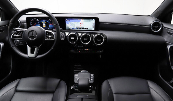 MERCEDES-BENZ A 180 Progressive