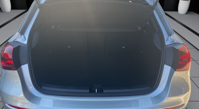MERCEDES-BENZ A 180 7G-DCT
