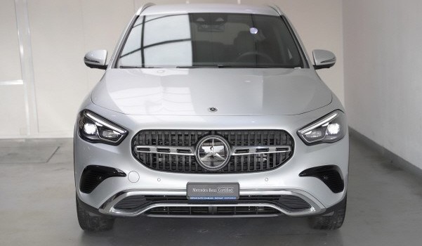 MERCEDES-BENZ GLA 200 Progressive