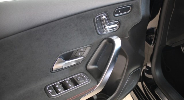 MERCEDES-BENZ A 200 Night Star 7G-DCT