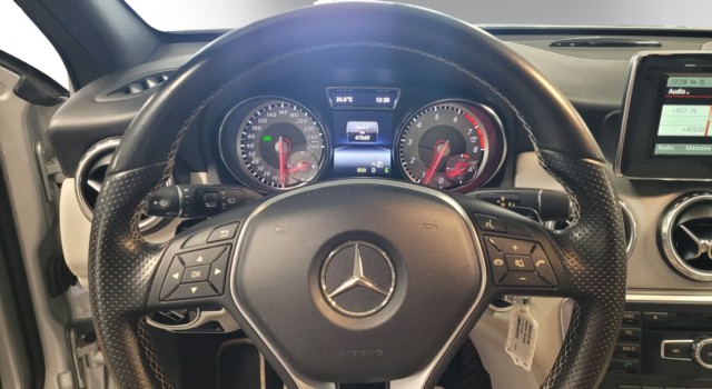 MERCEDES-BENZ GLA 200 Urban 7G-DCT