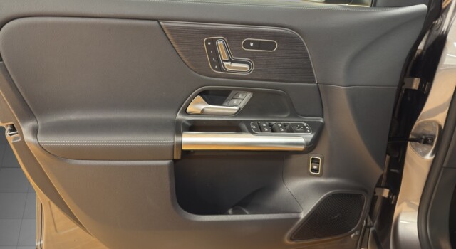 MERCEDES-BENZ GLA 250 4Matic 8G-DCT Swiss Star