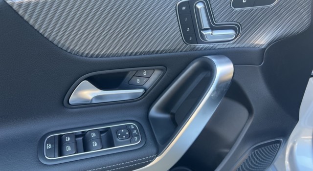 MERCEDES-BENZ A 180 7G-DCT