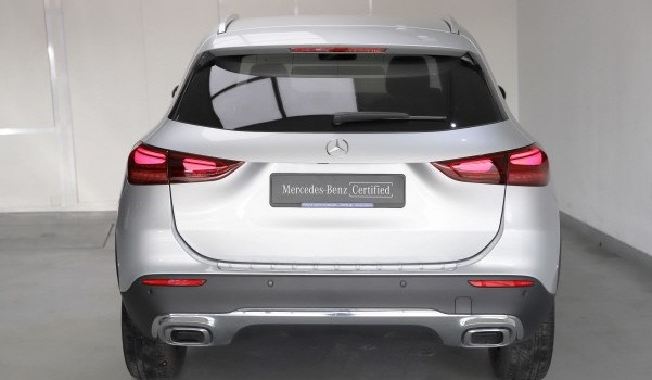 MERCEDES-BENZ GLA 200 Progressive