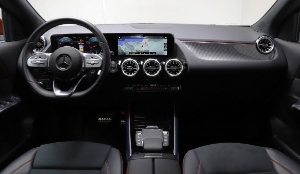 MERCEDES-BENZ GLA 250 AMG Line 4Matic